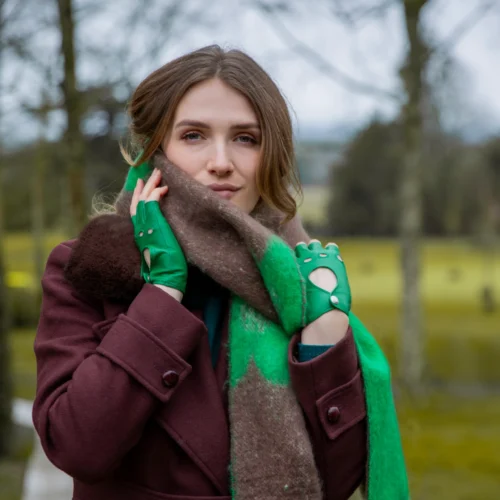 woman-wearing-fingerless-leather-driving-gloves-emerald-park